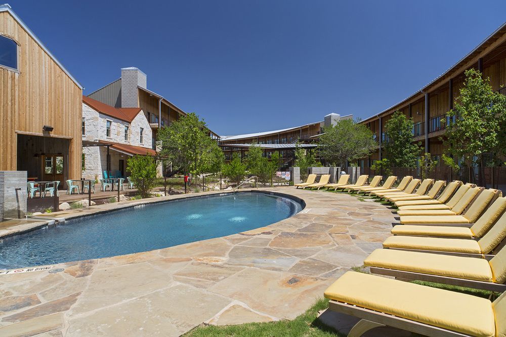 LONE STAR COURT BY VALENCIA HOTEL GROUP 4⋆ ::: TX UNITED STATES